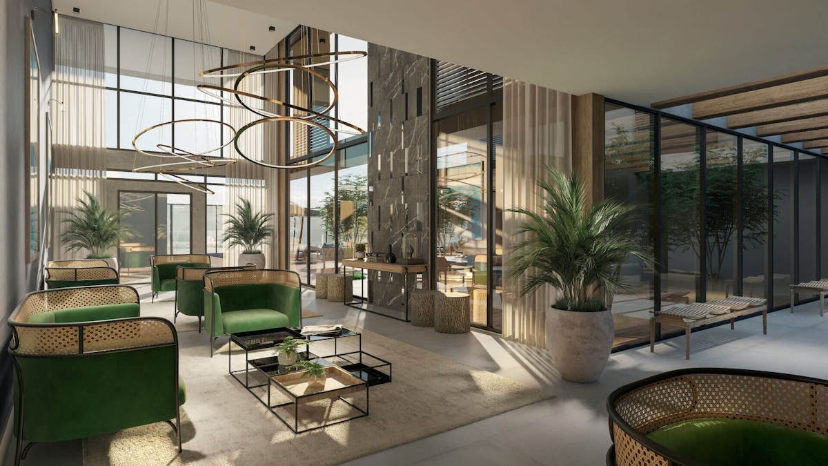 Vista interna de luxuoso hal social, com mobiliário de design exclusivo e fechamentos em vidro que conecta às áreas externas.